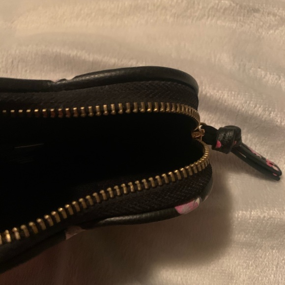 Never used ✨ Love & Lore heart coin purse/card holder - Picture 3 of 5